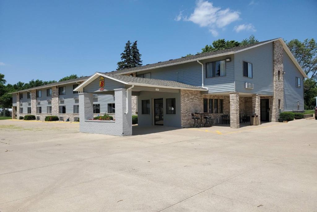 a building with a parking lot in front of it at Super 8 by Wyndham Estherville in Estherville