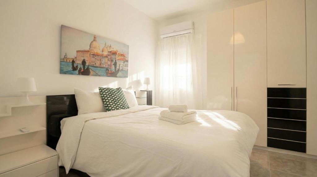 3 bedroom apartment in the heart of Triana