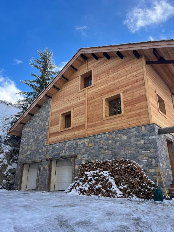 Chalet le Chantelevent for 24 Guests - Slope Views, Pool & Jacuzzi