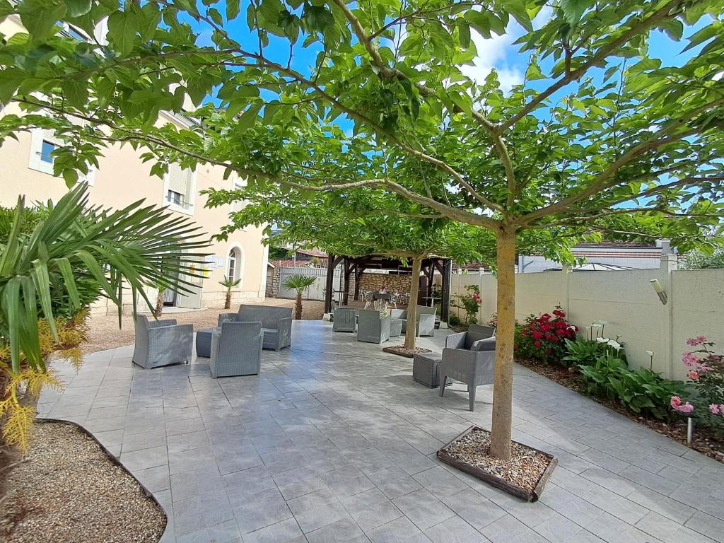 Κήπος έξω από το Hôtel Restaurant "Adults Only" Le Moulin de la Renne proche Zoo de Beauval