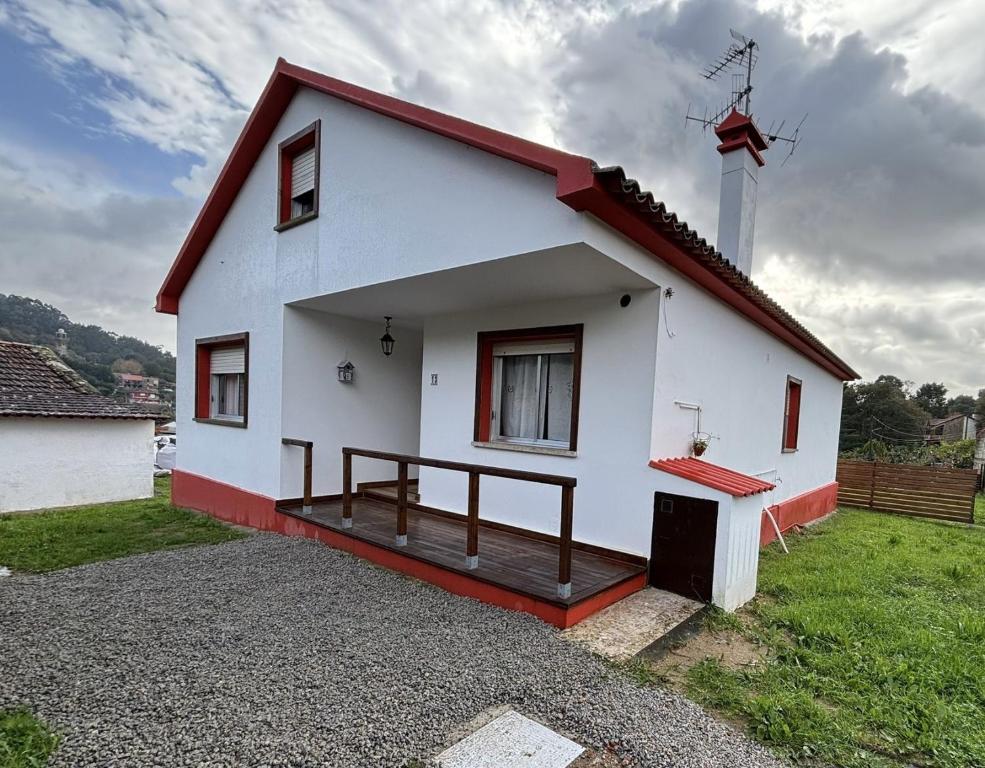 Το κτήριο όπου στεγάζεται  η παραθεριστική κατοικία