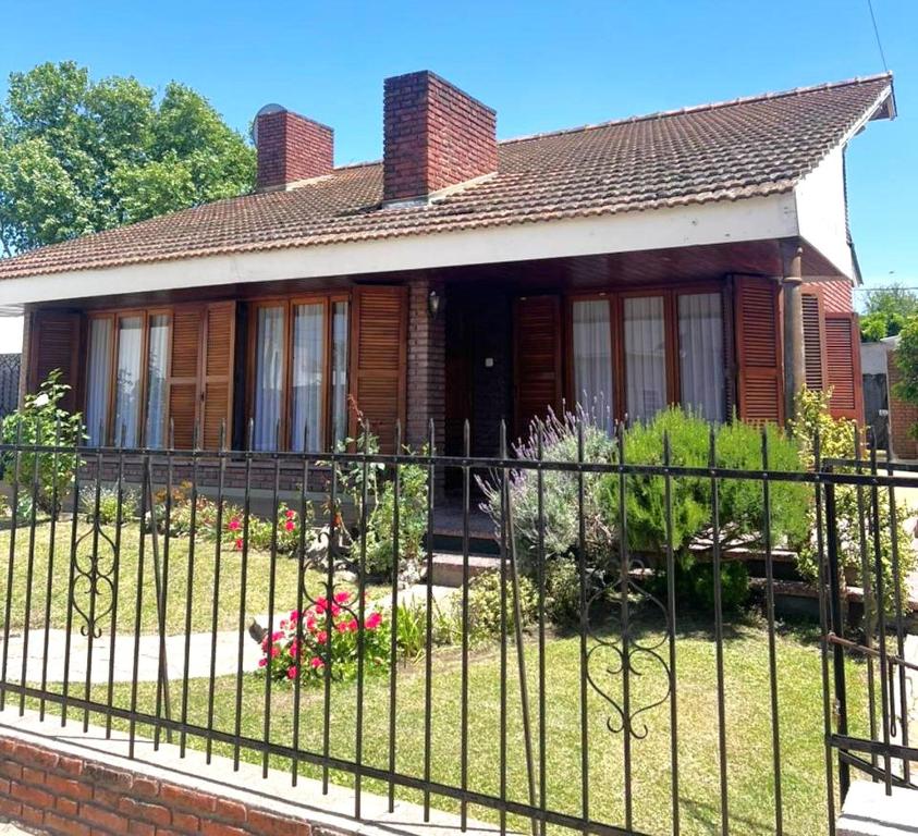 Το κτήριο όπου στεγάζεται  η παραθεριστική κατοικία