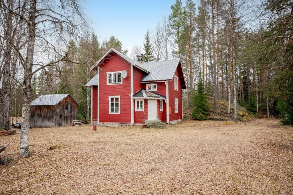 Το κτήριο όπου στεγάζεται  η παραθεριστική κατοικία