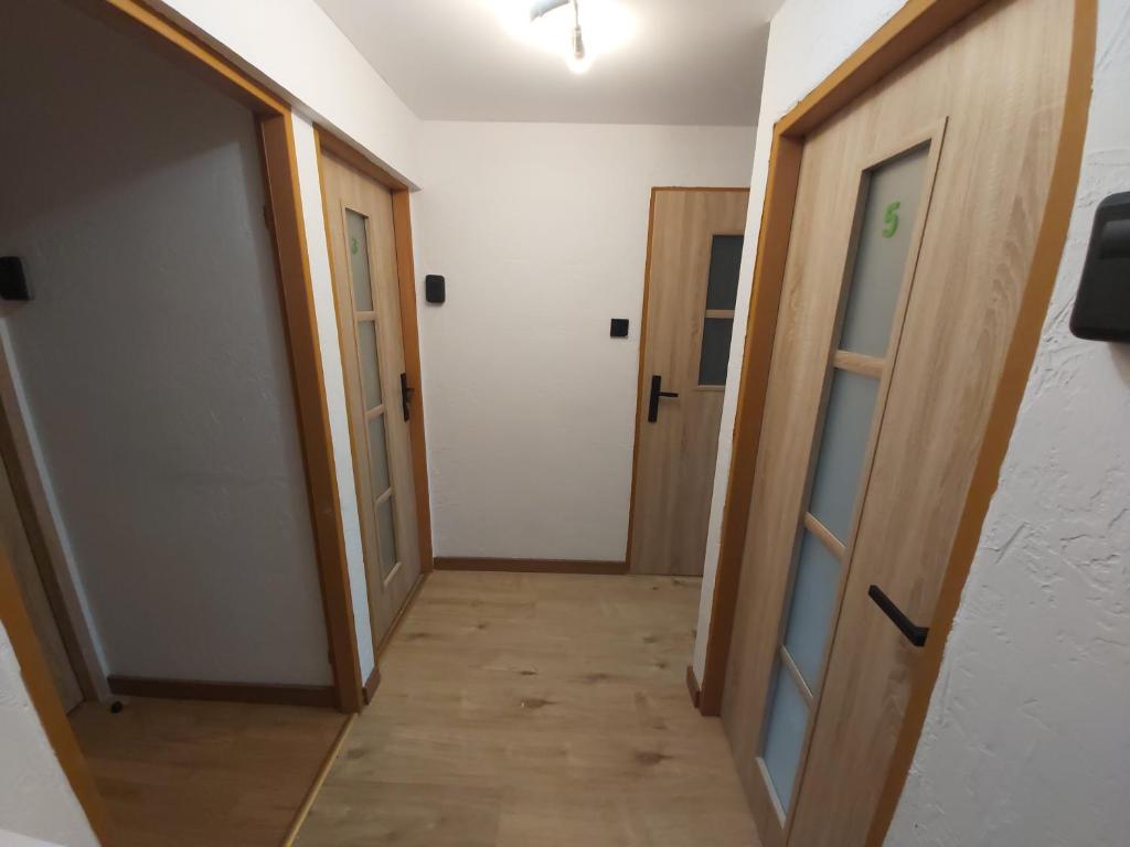 an empty hallway with two doors in a room at 2051 Zwycięstwa 23 - Tanie Pokoje - samodzielne zameldowanie - self check in in Poznań