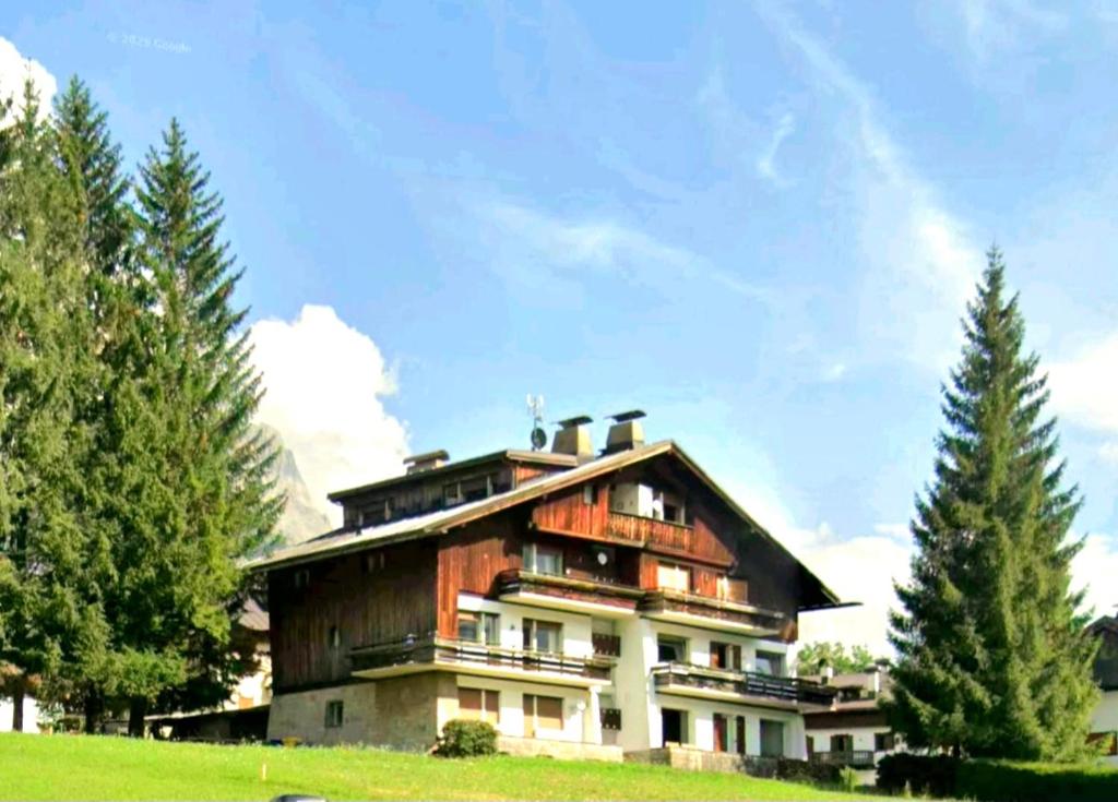 Το κτήριο όπου στεγάζεται  το διαμέρισμα