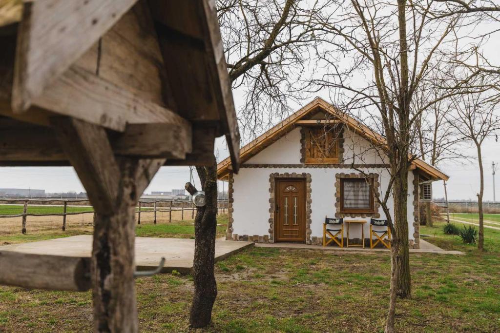 Το κτήριο όπου στεγάζεται  το διαμέρισμα