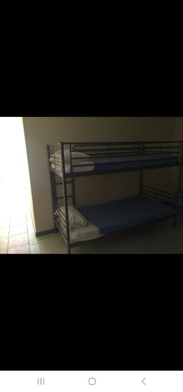 Ένα ή περισσότερα κρεβάτια σε δωμάτιο στο Albergue juvenil