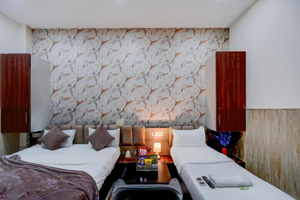 Restin Hotels near Botanical garden and Amity University — 2