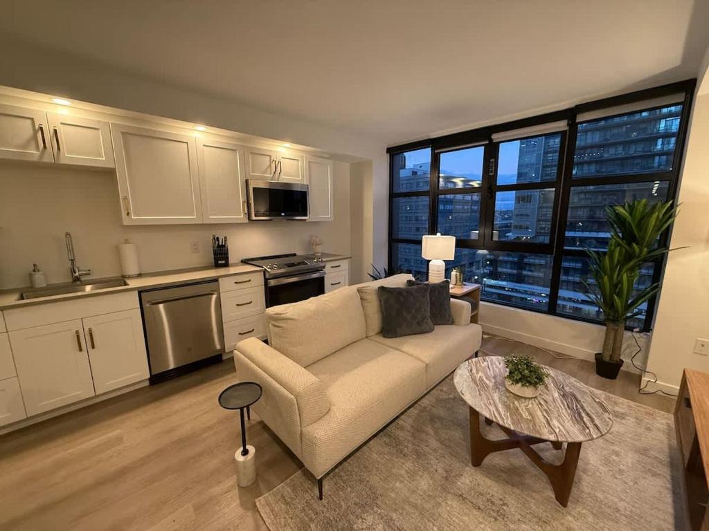 Kuchyň nebo kuchyňský kout v ubytování Halifax Waterfront 2 BR and 1 Bath with 6 appliances