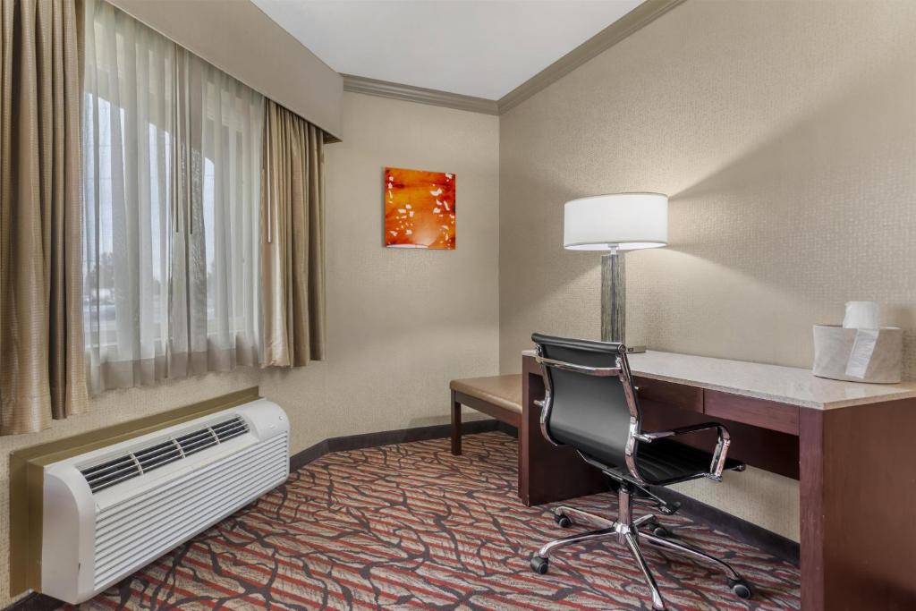 Best Western Plus Brookside Inn - Large King Room - Non-Smoking