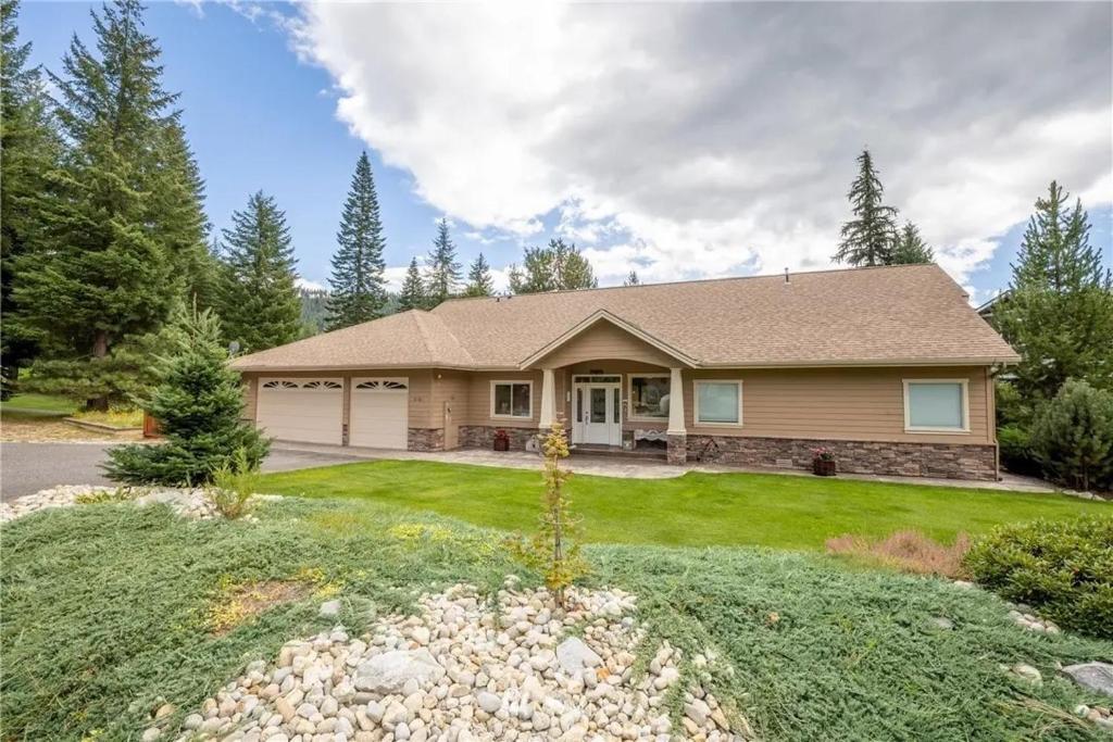 a house with a landscaped yard at Leavenworth Mountain, Golf Course, 3br 4 ba in Leavenworth