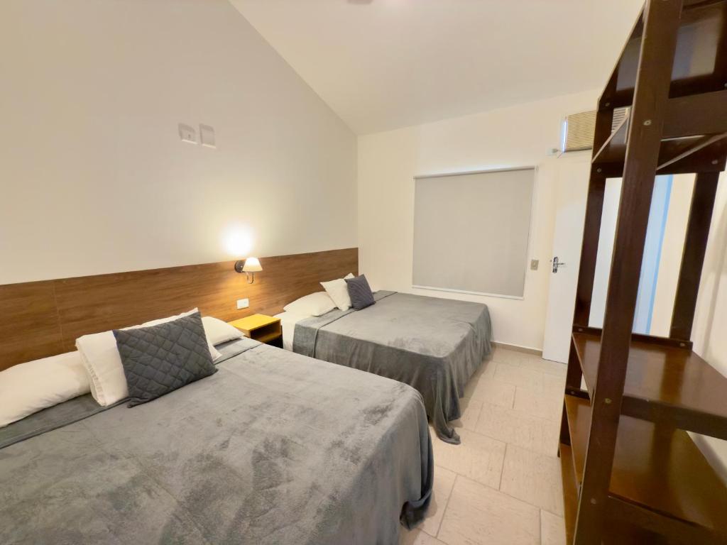 En eller flere senge i et værelse på Juquehy Studios 7 ou 9