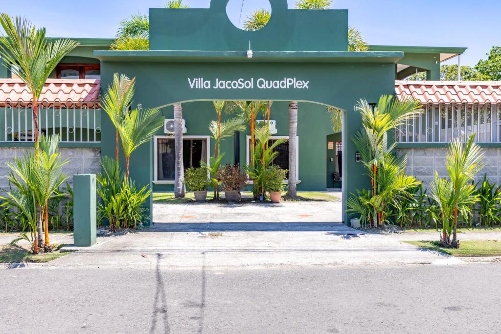 Fațada sau intrarea în 11B Jaco Sol Quadplex