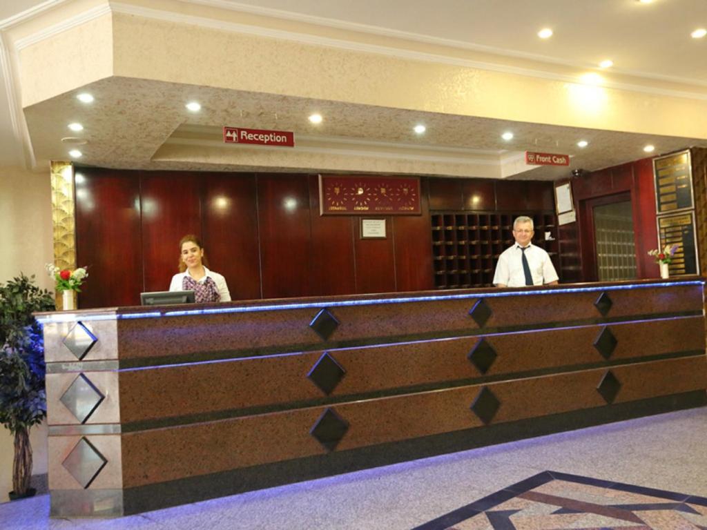 Členové personálu v ubytování Kayalar Hotel