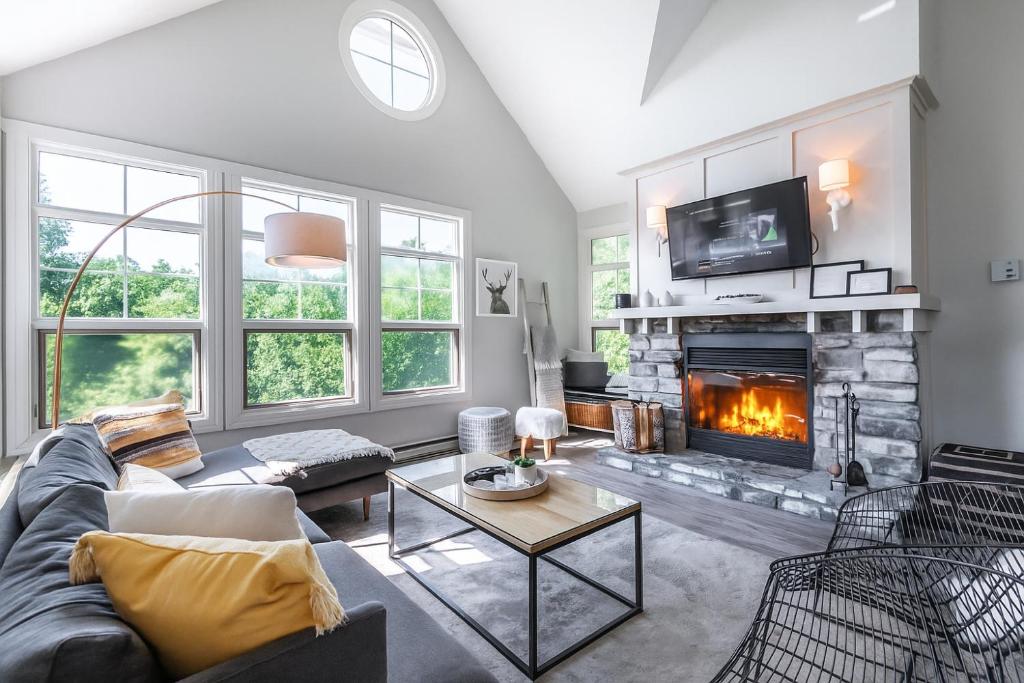 a living room with a couch and a fireplace at Tremblant Prestige - Les Eaux 227-3 in Mont-Tremblant