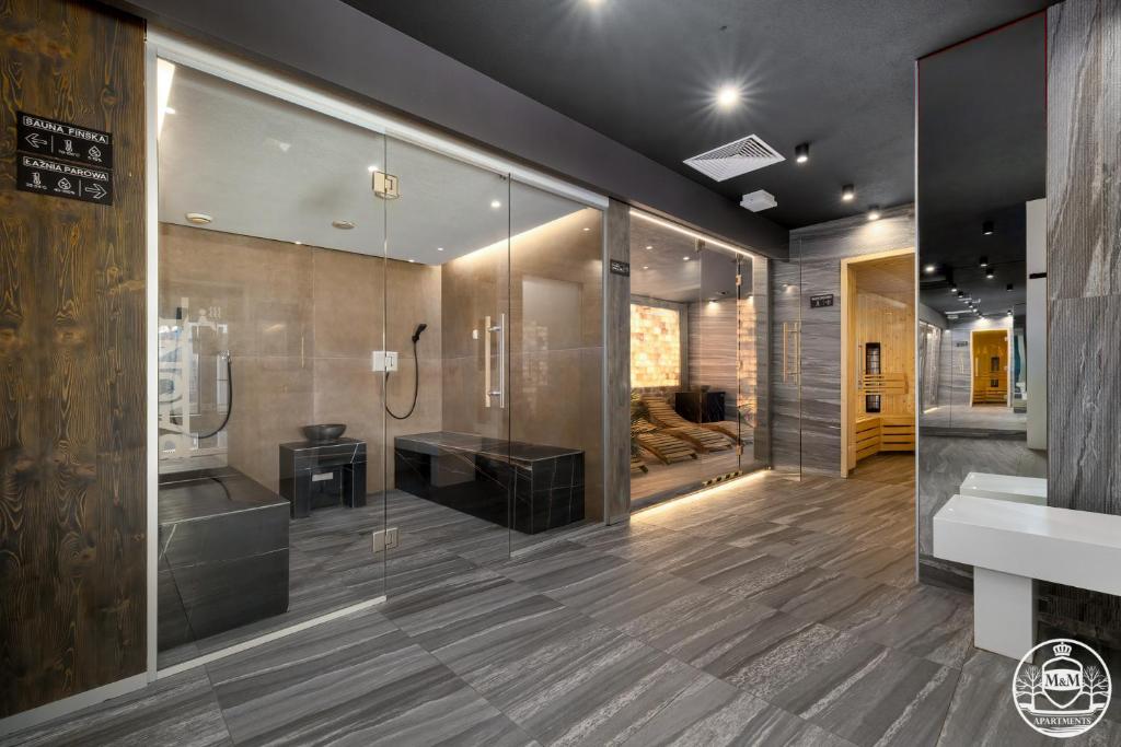 a bathroom with a shower and a sink at Apartments M&M, GRATIS parking, basen, sauna, siłownia in Kołobrzeg