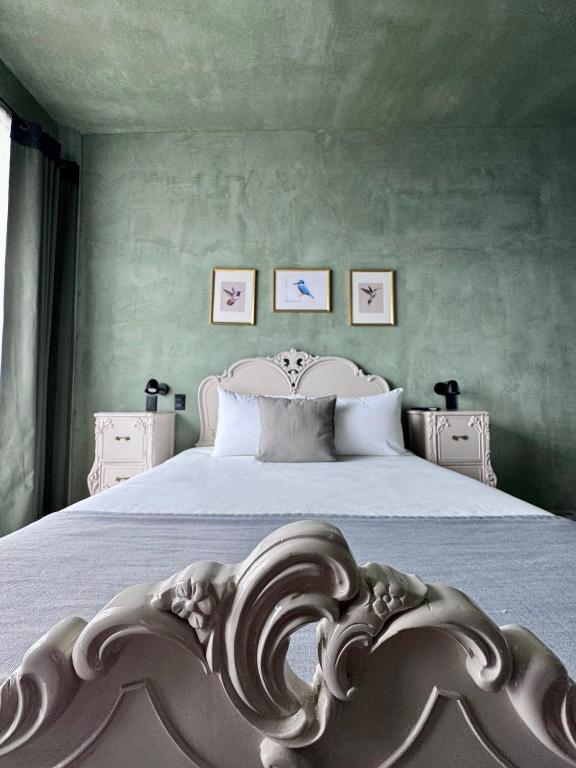 a bedroom with a bed with a white headboard at Lusitania Hotel Orizaba in Orizaba
