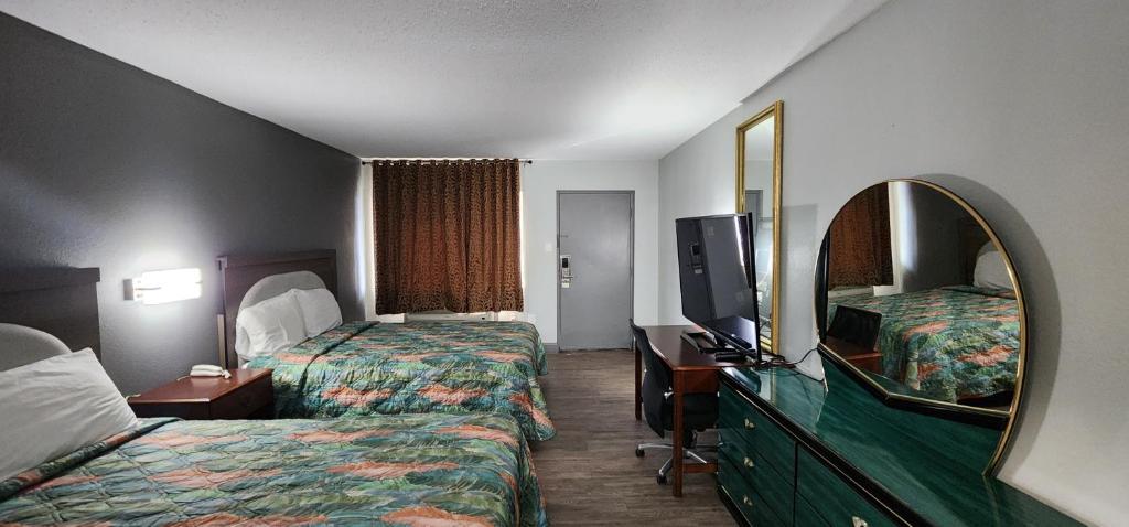 Ένα ή περισσότερα κρεβάτια σε δωμάτιο στο Eagle Inn by Hotel O Richmond Midlothian Turnpike