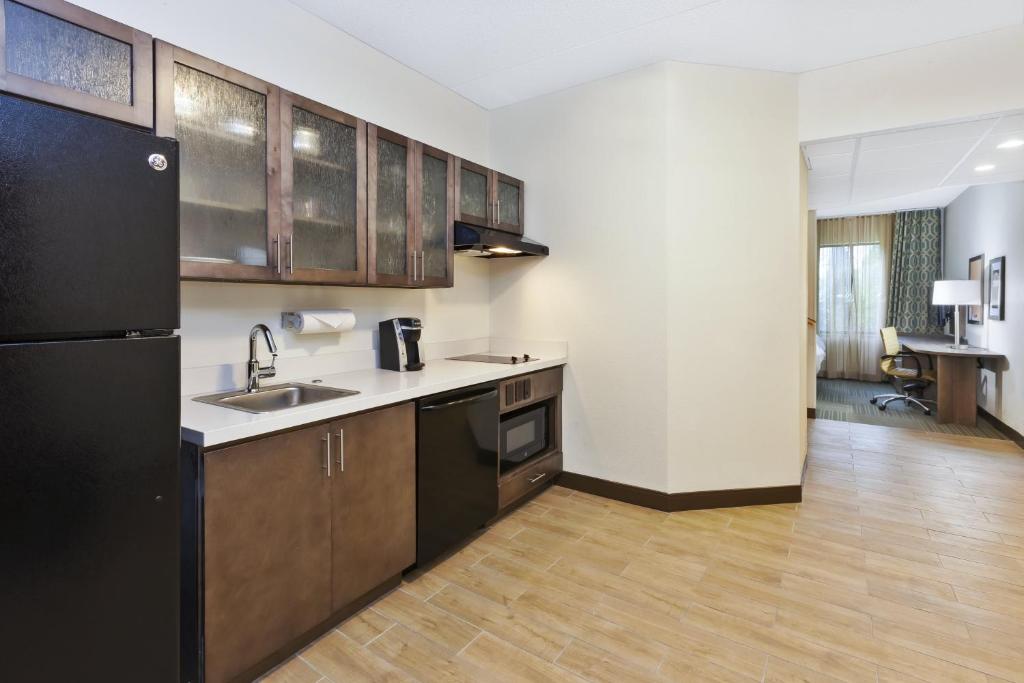 Candlewood Suites Grand Rapids Airport by IHG - Studiosuite Met Kingsize Bed