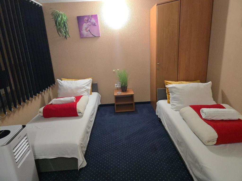 ZAJAZD ALBATROS Rzeszów APARTAMENTY SPA - Chambre Triple