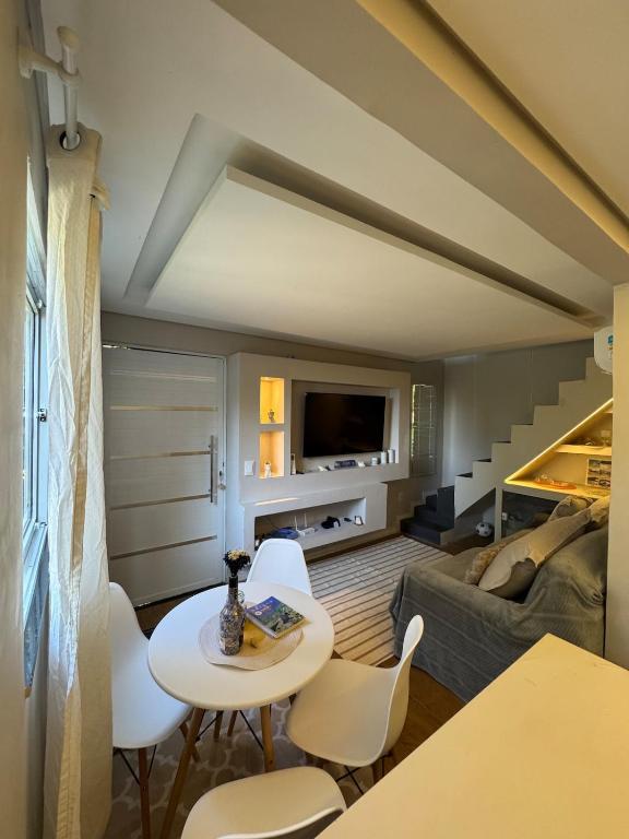 a living room with a table and a couch at Boutique House - Ilha Grande in Abraão