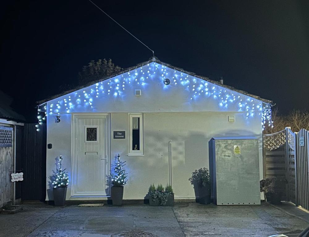 Το κτήριο όπου στεγάζεται  η παραθεριστική κατοικία