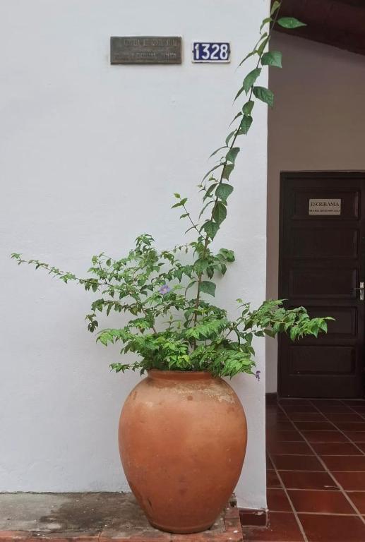 Habitación en casa rústica con aire acondicionado y wifi en el centro de Asunción