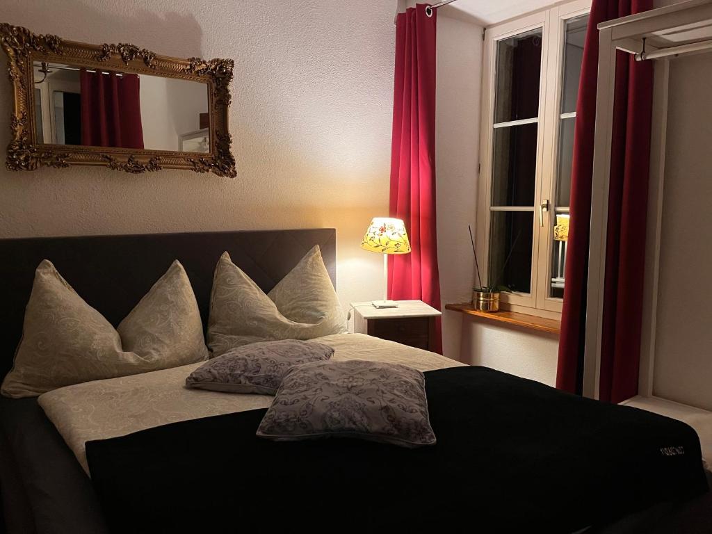 Postel nebo postele na pokoji v ubytování Casa Restelli EG - nahe Andermatt Gotthard