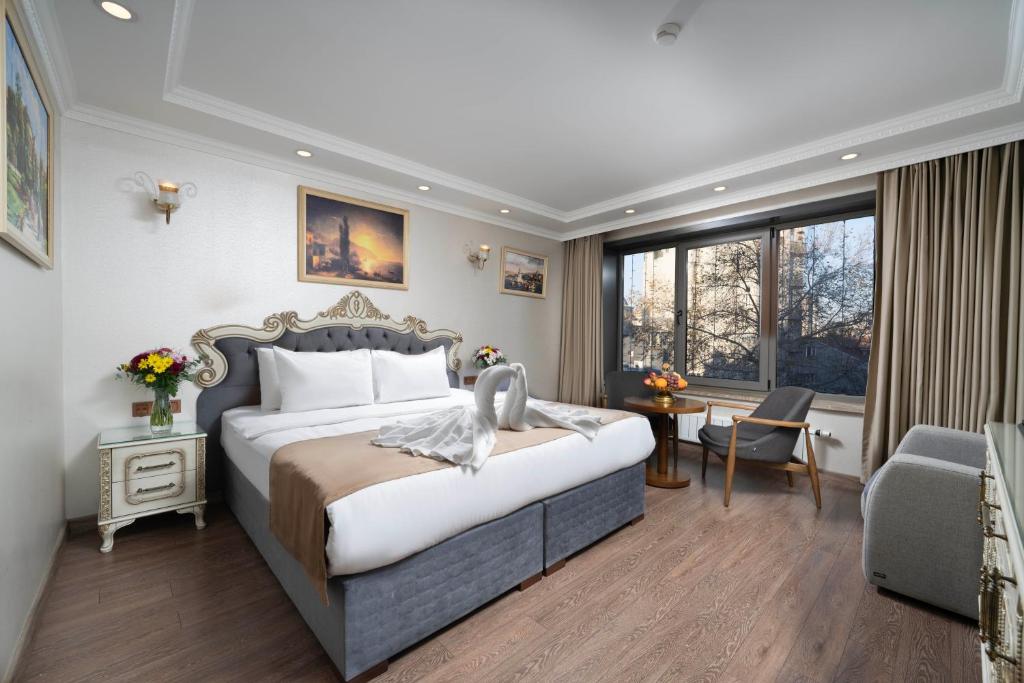 Ένα ή περισσότερα κρεβάτια σε δωμάτιο στο Almadina Hotel Istanbul