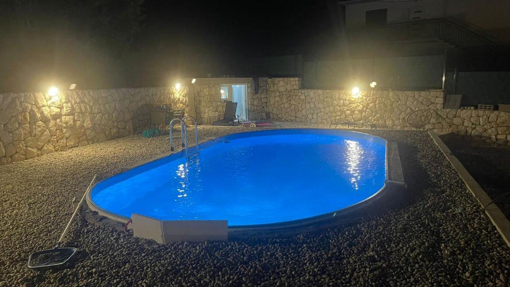 Bazén v ubytování Bela i Mare nebo v jeho okolí