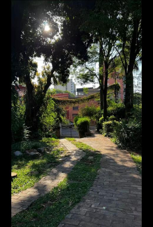 Habitación para 4 en el centro de Asunción con piscina e inmenso jardín