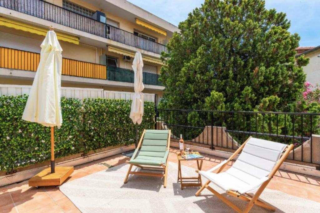 Μπαλκόνι ή βεράντα στο Spacious and bright house near Cannes