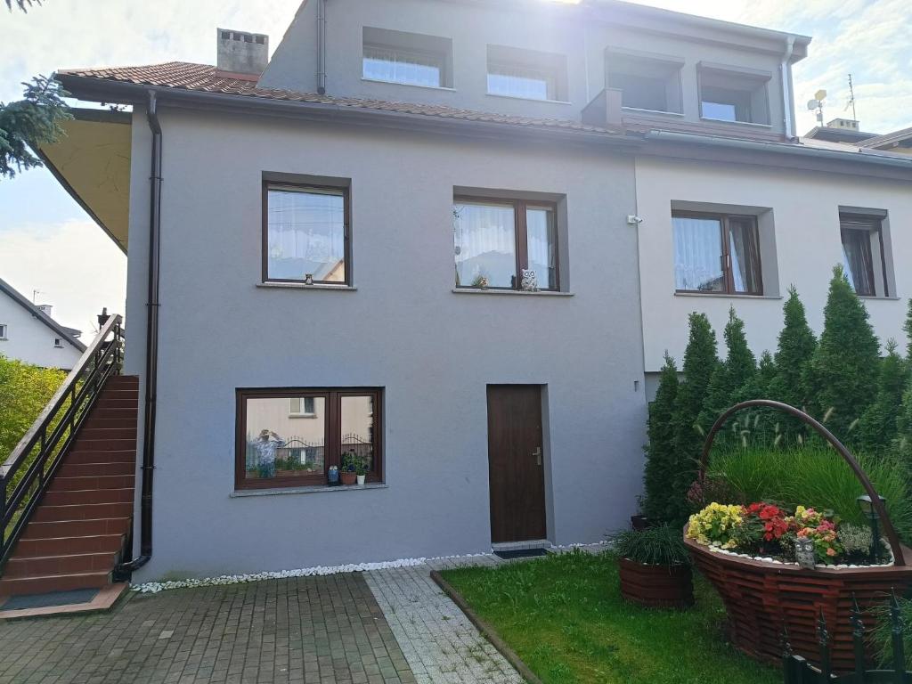 Το κτήριο όπου στεγάζεται  το δωμάτιο σε οικογενειακή κατοικία