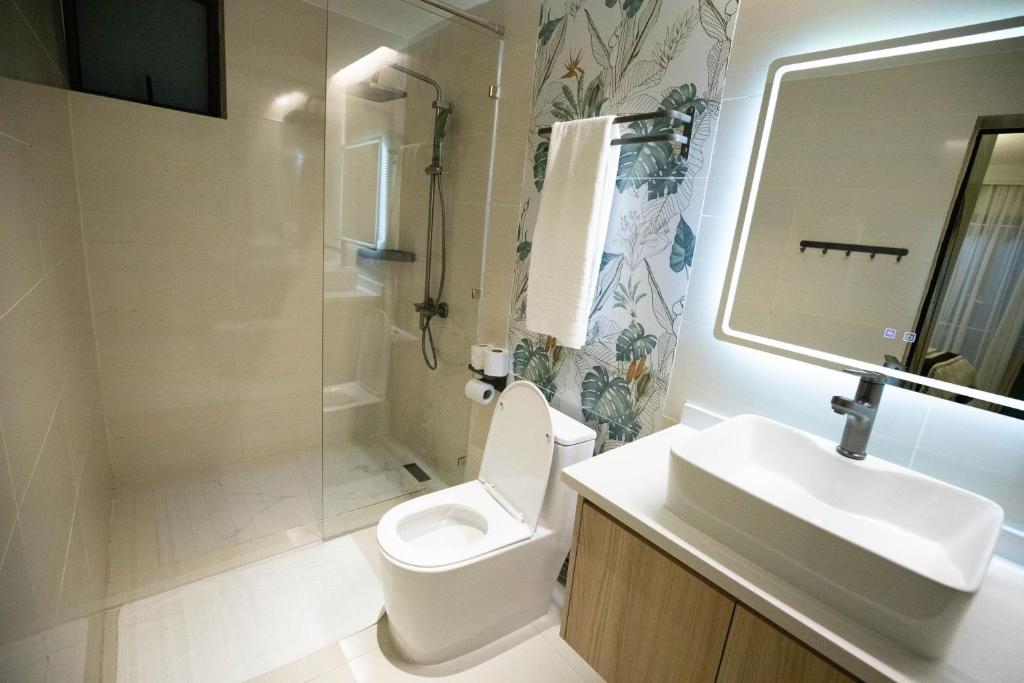 Ένα μπάνιο στο Comfy stays by Dee