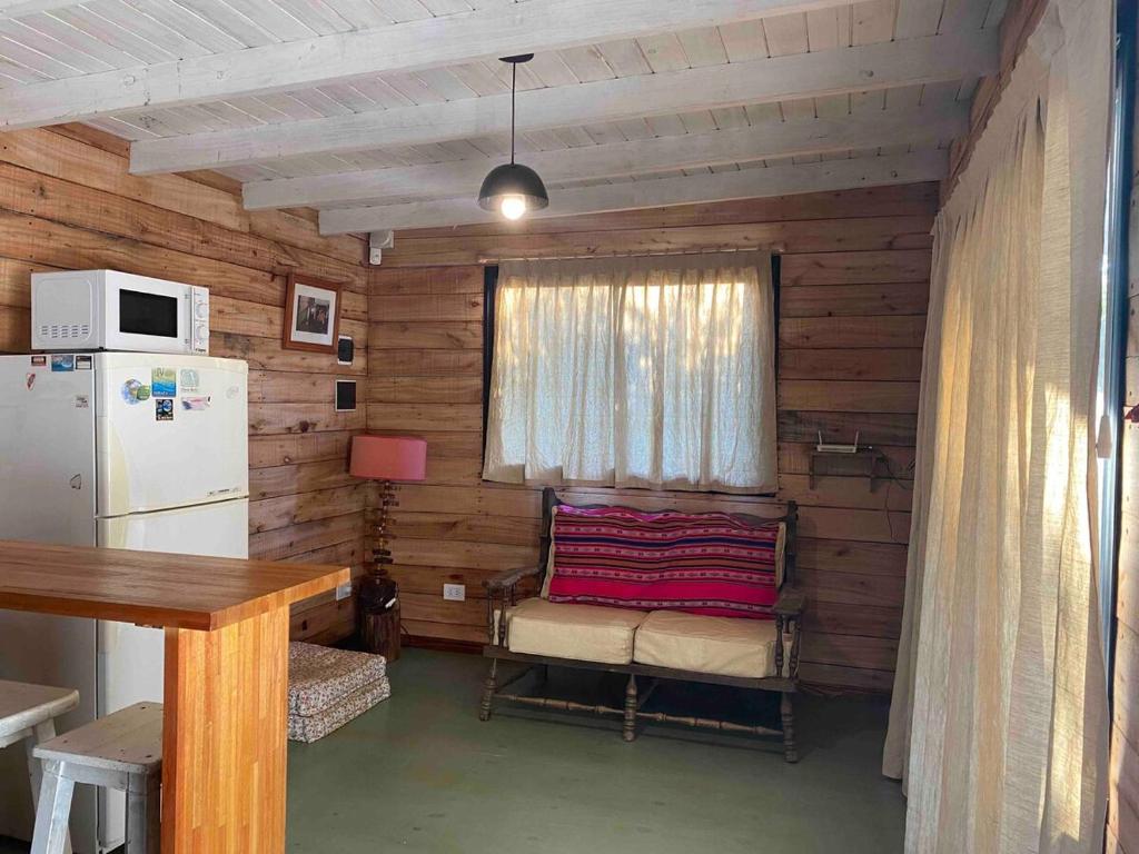 Køkken eller tekøkken på Hermosa Cabaña Con Parque Cerca Del Mar