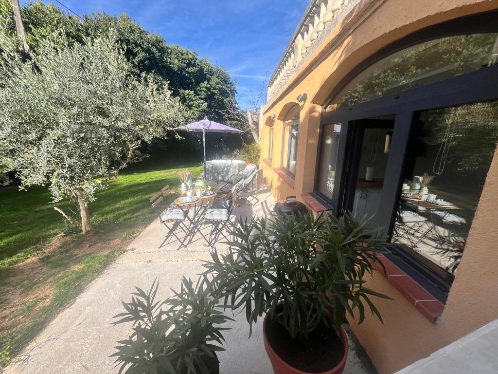 Κήπος έξω από το Aix-en-Provence, Cosy studio au calme de la campagne avec Spa et Clim