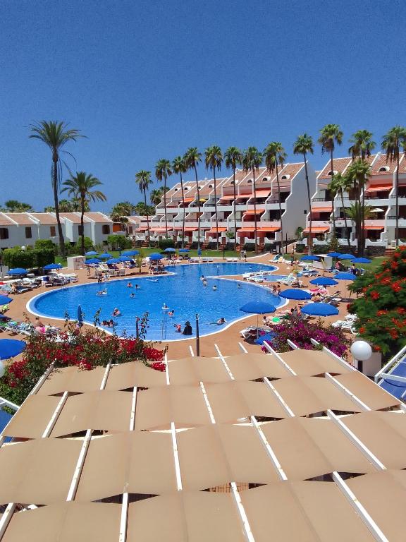 a resort with a large swimming pool and palm trees at Parque Santiago 2 Isabella 236 in Arona