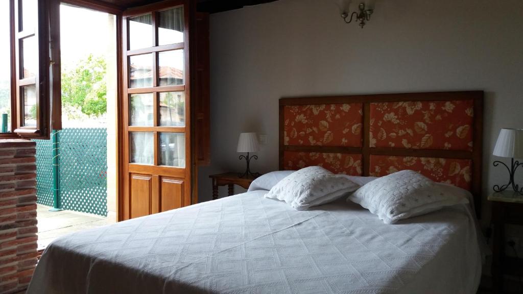 a bedroom with a bed with two pillows on it at Los Mantos - Vivienda Rurales in Ibio