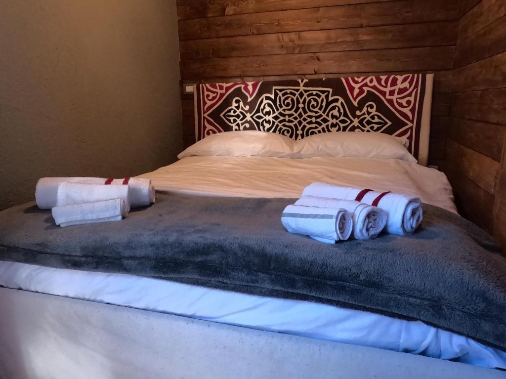 Postel nebo postele na pokoji v ubytování Stella Alpina Apartment - Prato nevoso