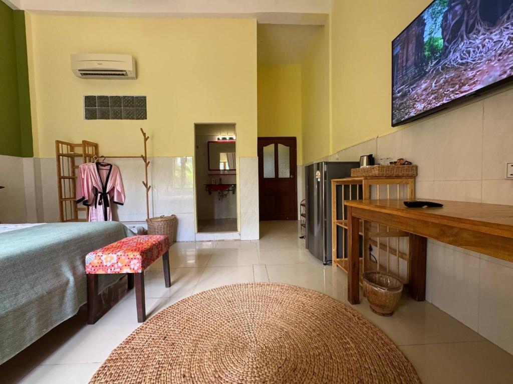 Кровать или кровати в номере Serene City Hideaway in Phnom Penhs Heart