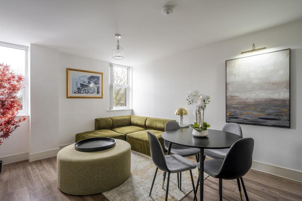 Χώρος καθιστικού στο Luxurious 2 Bed Apartment with Free Parking, Sky Sports & Netflix, Chelmsford City