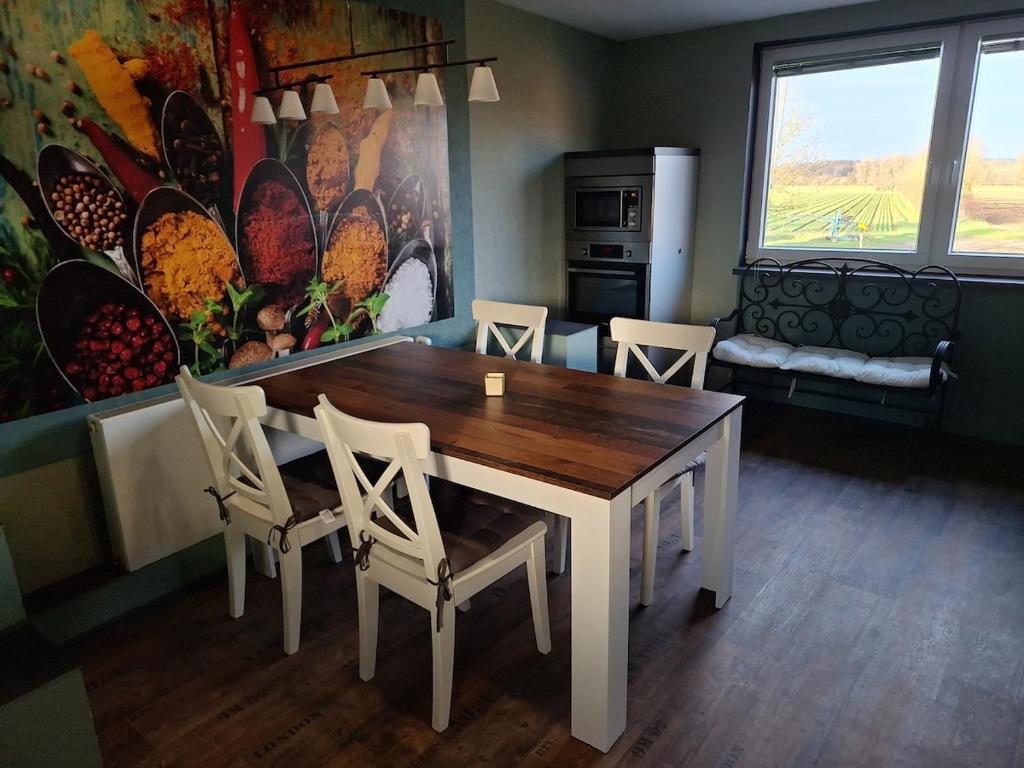a kitchen with a dining room table and chairs at Charmante Fachwerkhaushälfte mit Sauna in Rosche
