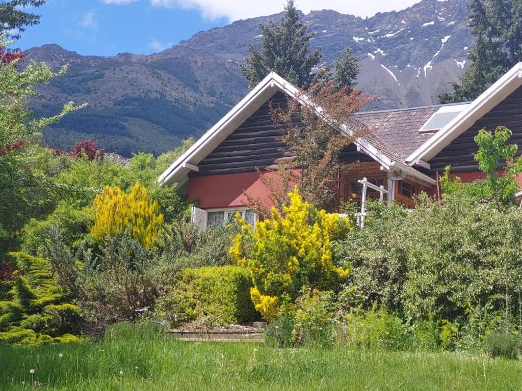 En generel udsigt til bjerge eller udsigt til bjerge taget fra lodgen