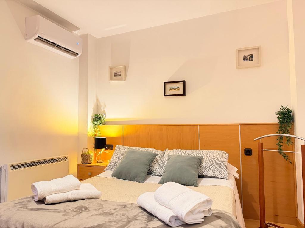 Giường trong phòng chung tại VUT Plaza Florida - Parking gratis