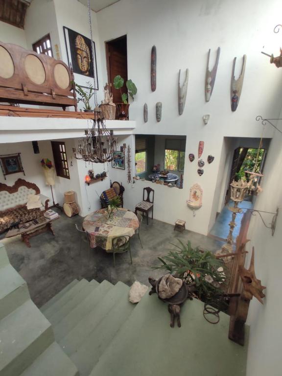 a living room filled with lots of furniture at Casa Anéis de Saturno in Pipa