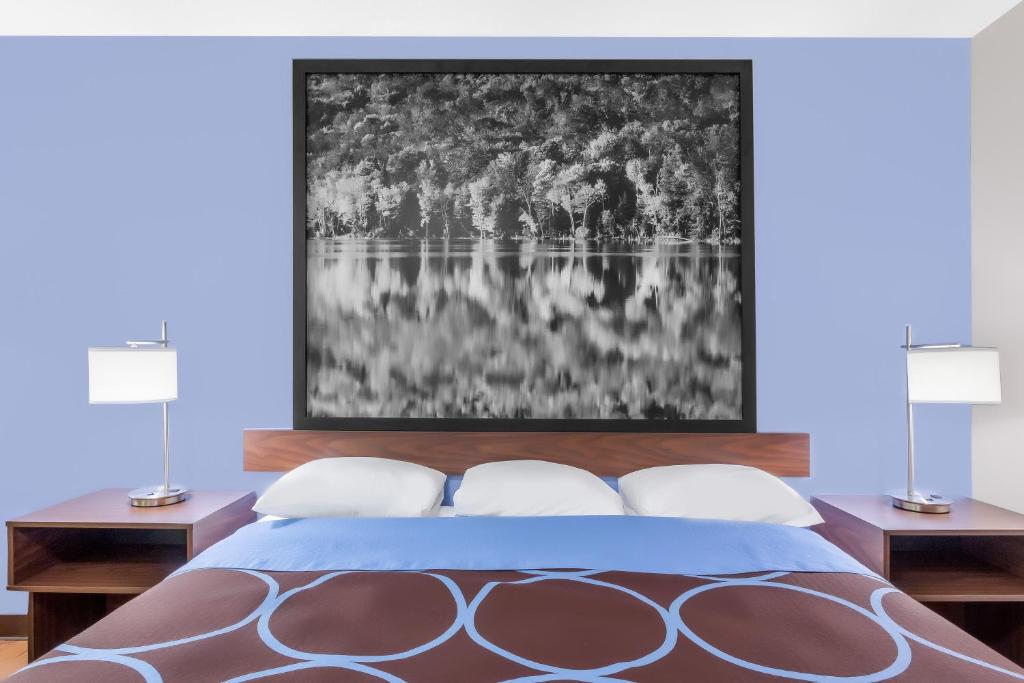 Postel nebo postele na pokoji v ubytování Super 8 by Wyndham Oneonta/Cooperstown