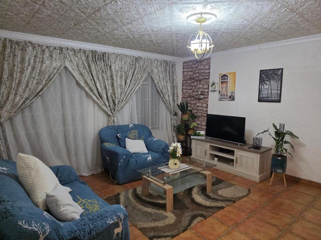 Et tv og/eller underholdning på The Urban Dessert "Comfort and Convenience Merged"