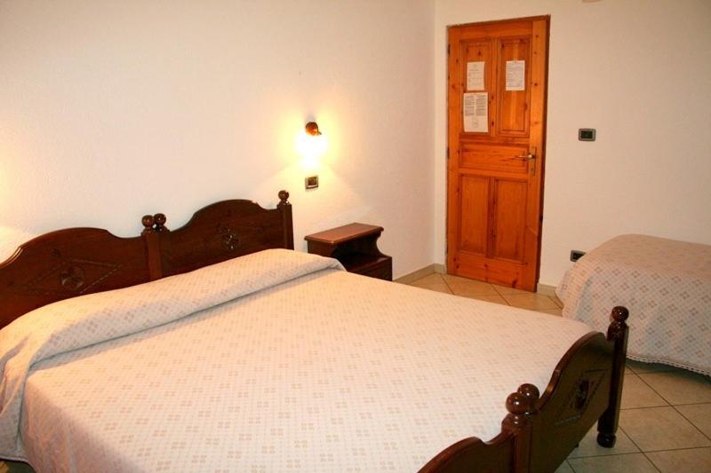 Postel nebo postele na pokoji v ubytování Hotel Beau Sejour