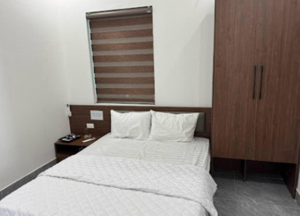 Ένα ή περισσότερα κρεβάτια σε δωμάτιο στο Visip 2 Hotel