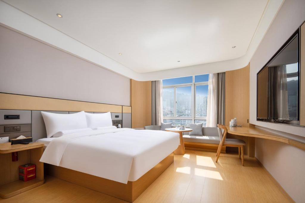 Giường trong phòng chung tại JI Hotel Chongqing Wanzhou Wanda Plaza